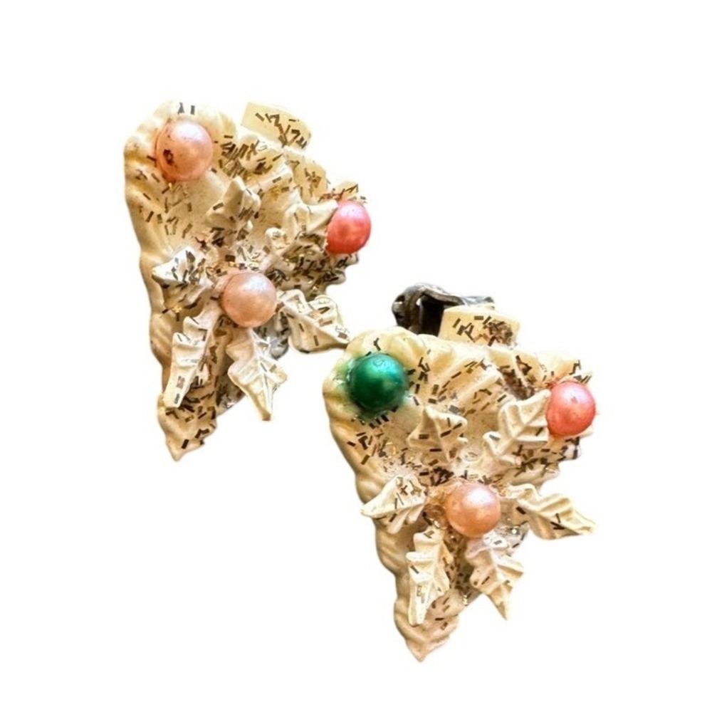 Vintage Christmas Tree Clip On Earrings Cream Plastic Faux Pearl Glitter‎ M90